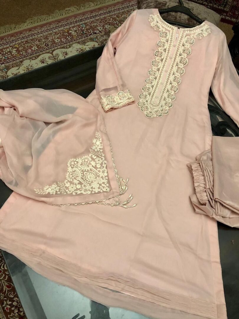Baroque Chiffon Stitched Collection 2024 - Image 2