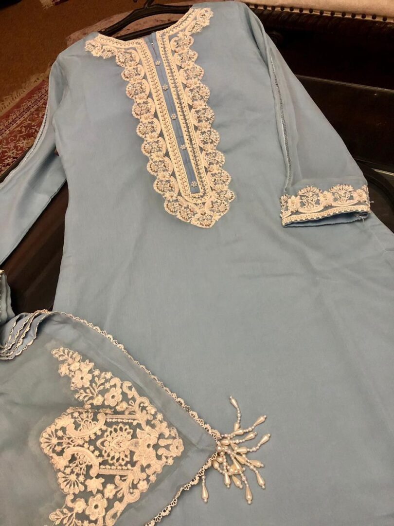 Baroque Chiffon Stitched Collection 2024 - Image 4