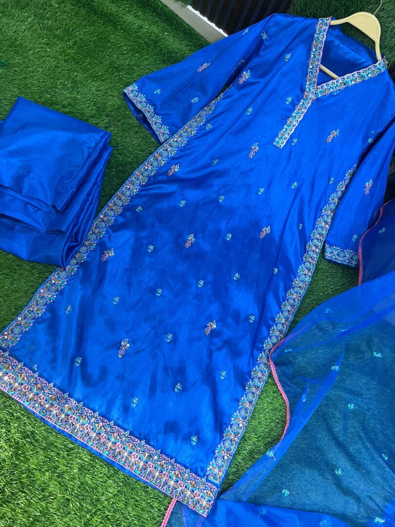 Luxury Pret: Royal Blue Embroidered with Heavy Handwork - Image 4